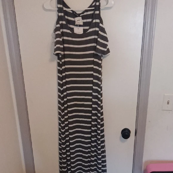 Black and White Striped Maxi Dress - Picture 1 of 1